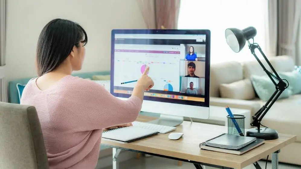 Un bot da consejos de liderazgo y trabajo remoto a los empleados de Mercado Libre