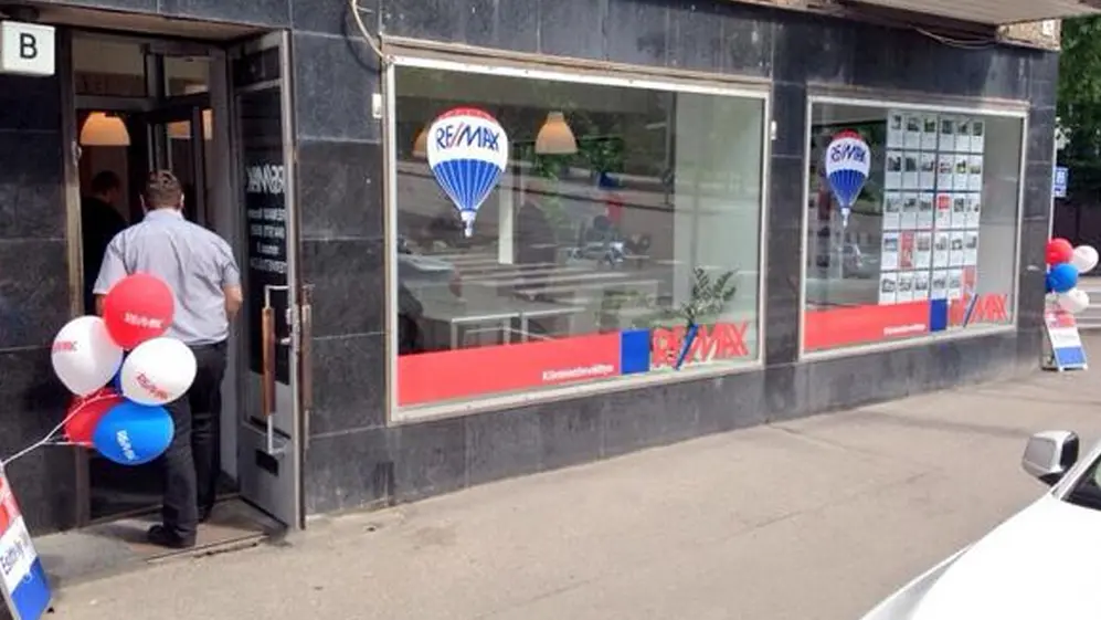 RE/MAX es acusada por el gremio de mantener en situación de irregularidad a unos 5.000 trabajadores.