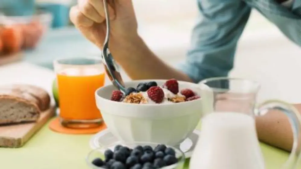 Tomar un desayuno saludable puede incrementar el rendimiento estudiantil