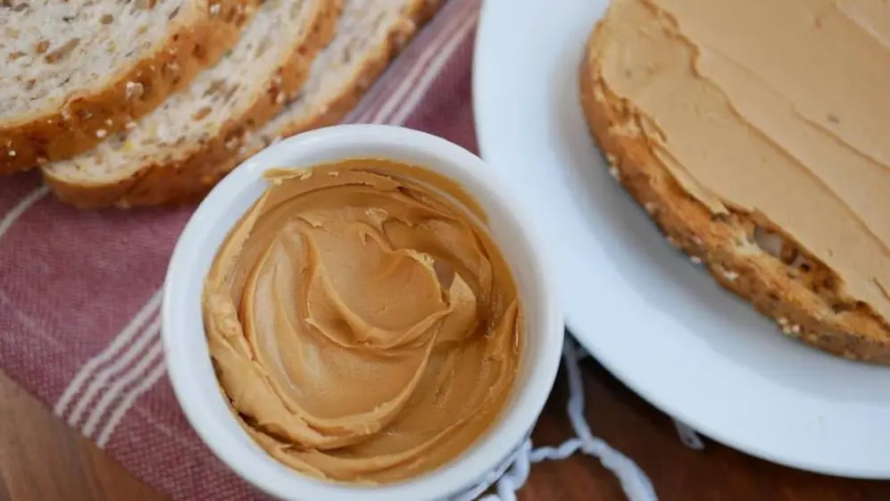 La pasta de maní es un alimento con un alto contenido de proteínas