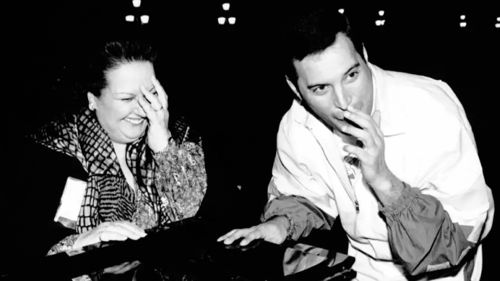 Freddie Mercury junto a Monserrat Cabalé