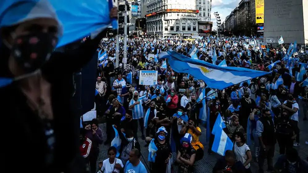La oposición cercana a Macri convocó a una protesta al día siguiente del acto oficial, pero esta vez se nota menos entusiasmo en la convocatoria