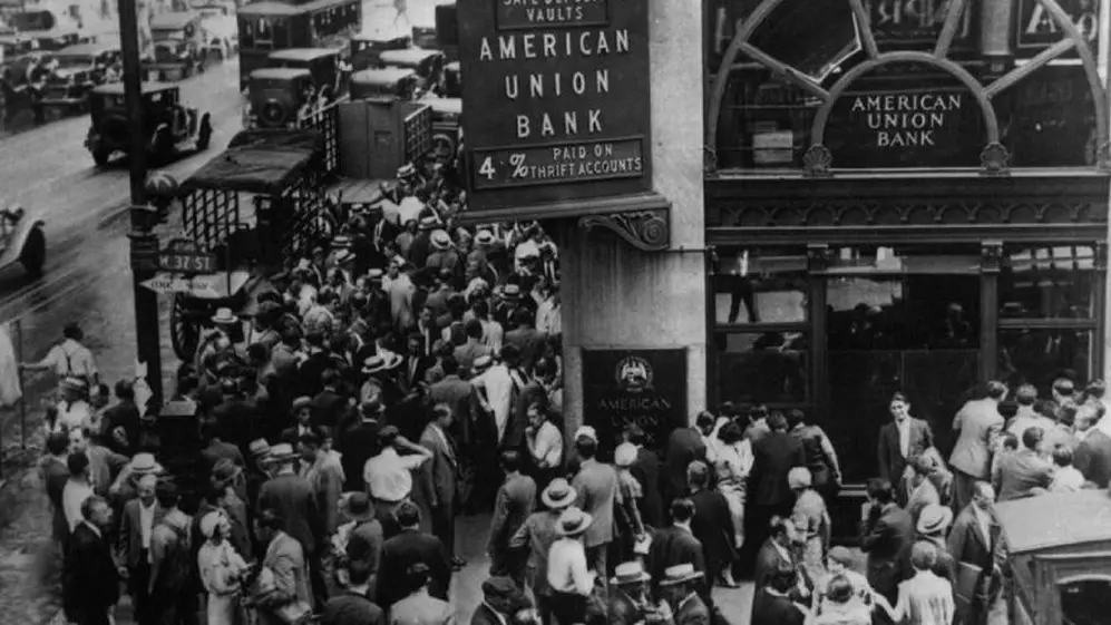 Las corridas bancarias que tuvieron lugar en 1929 llevaron a la quiebra a muchos bancos