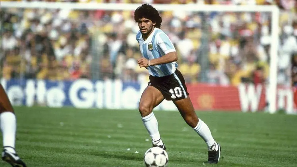 Diego Maradona vistiendo la camiseta argentina
