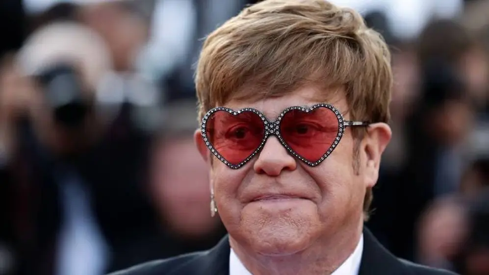 Elton John es uno de los autores de grandes frases de canciones