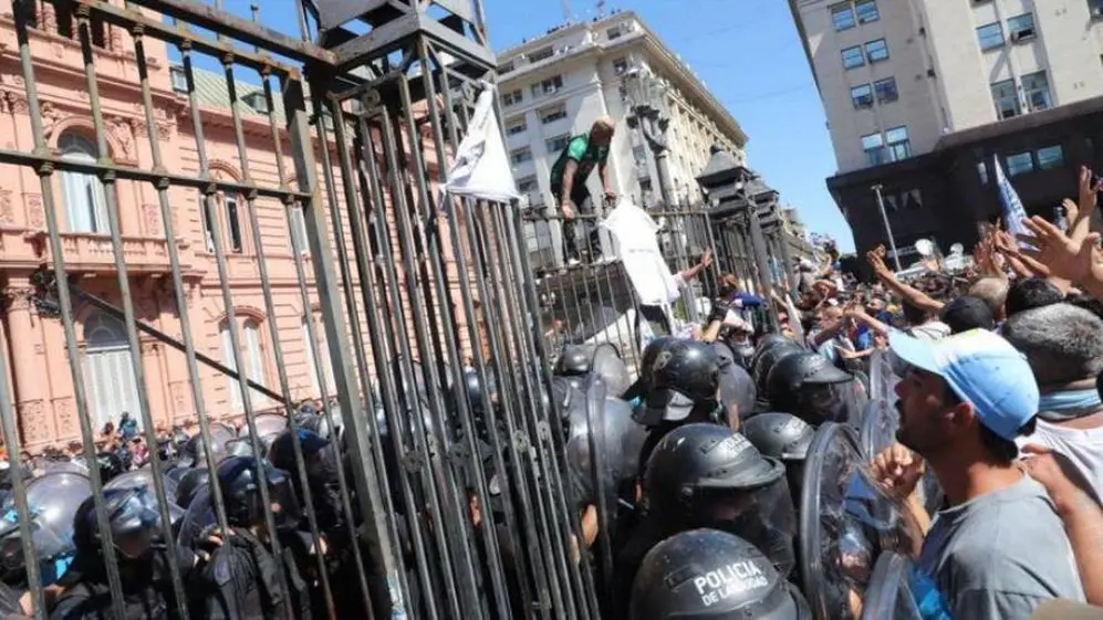 Hubo incidentes dentro y fuera de la Casa Rosada