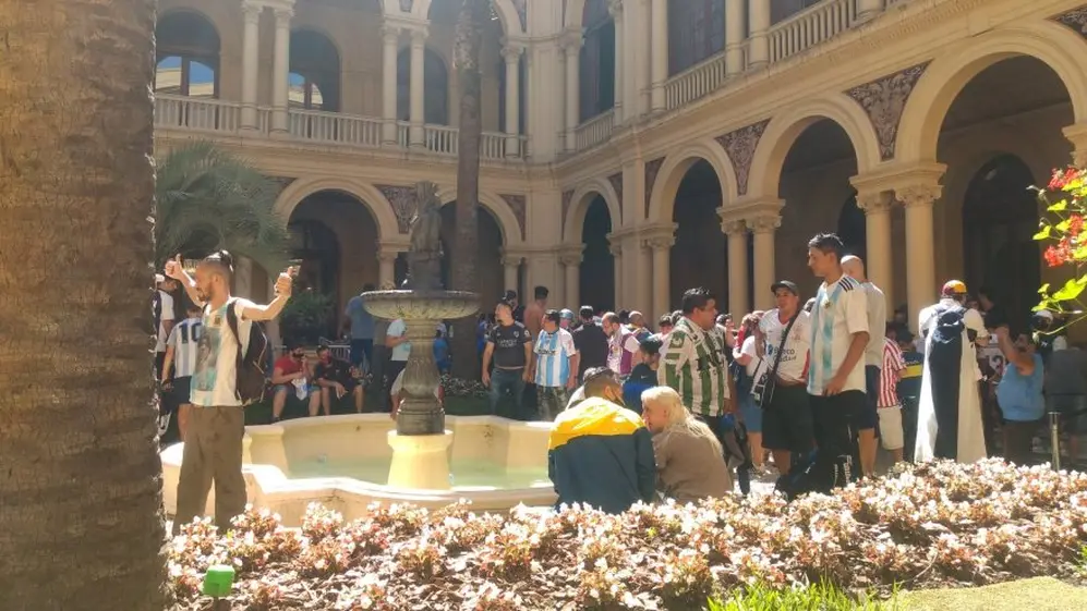 El Patrio de las Palmeras, copado por fanáticos de Maradona