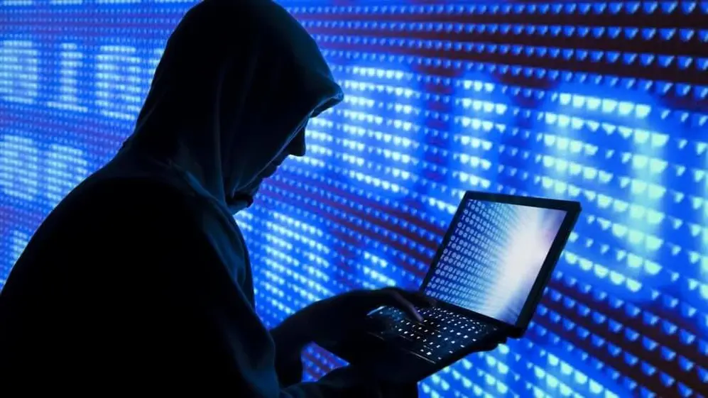 Los hackers instalan software malicioso detrás de los cargos de los supuestos usuarios que publican ofertas de empleo falsas en LinkedIn