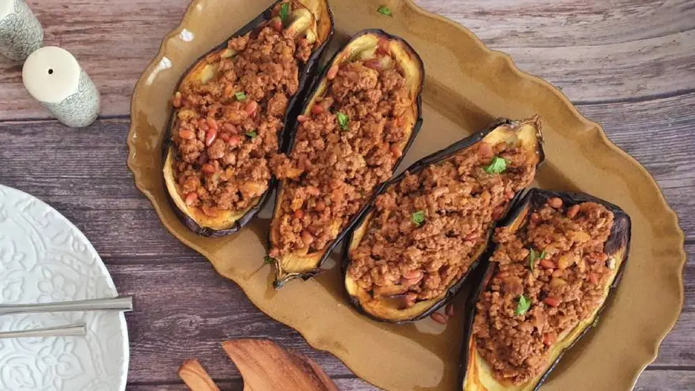 Las berenjenas rellenas se pueden hacer en versión vegetariana o vegana
