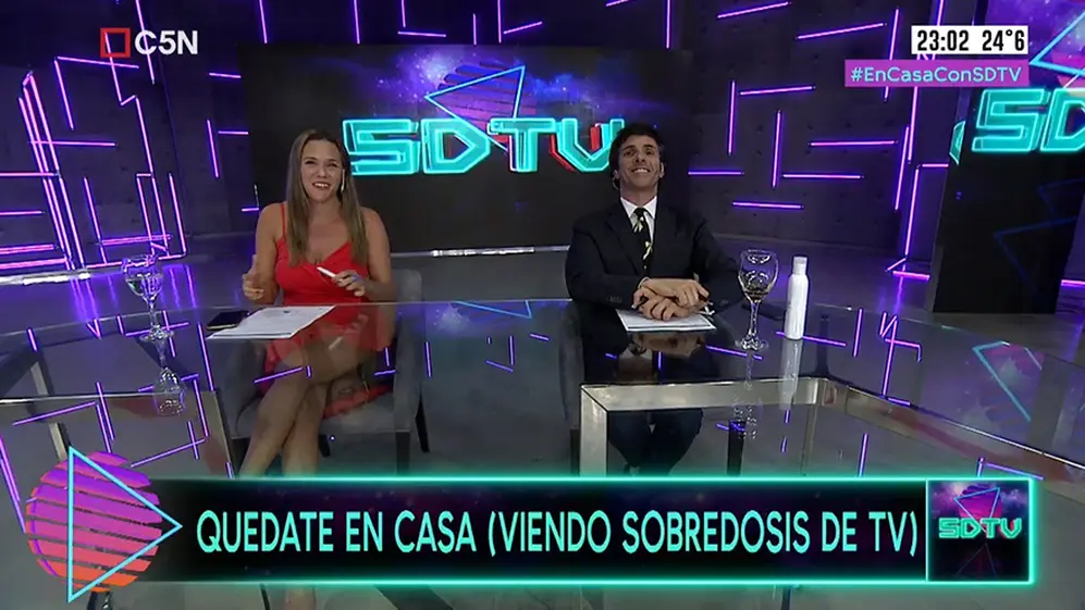 Robertito Funes Ugarte y Luciana Rubinska conduciendo el programa que abandona el periodista