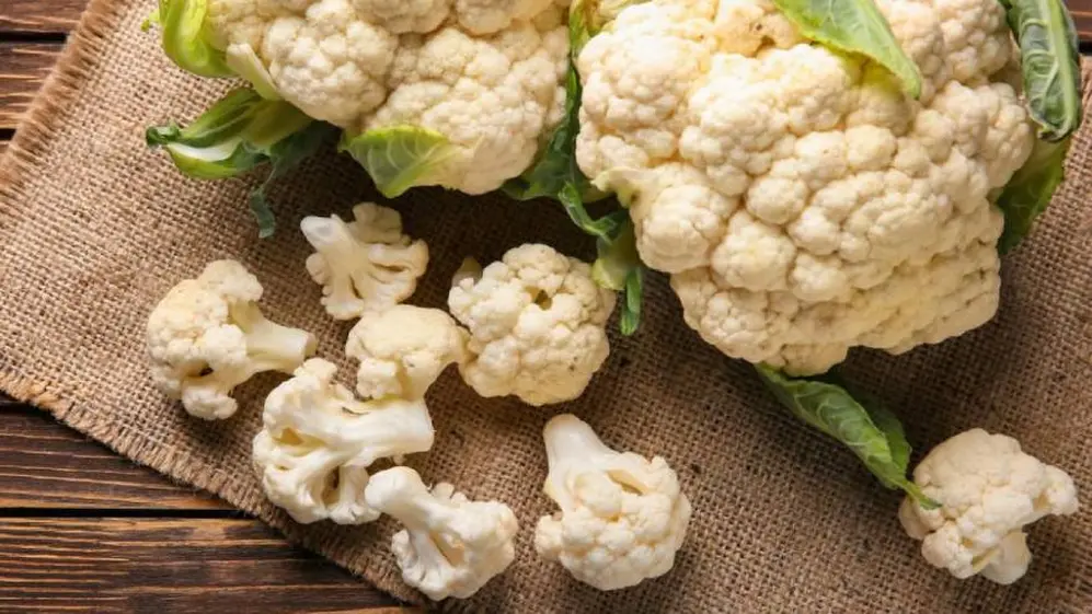 El coliflor es una de los ingredientes que se puede agregar a la quinoa para hacer esta receta