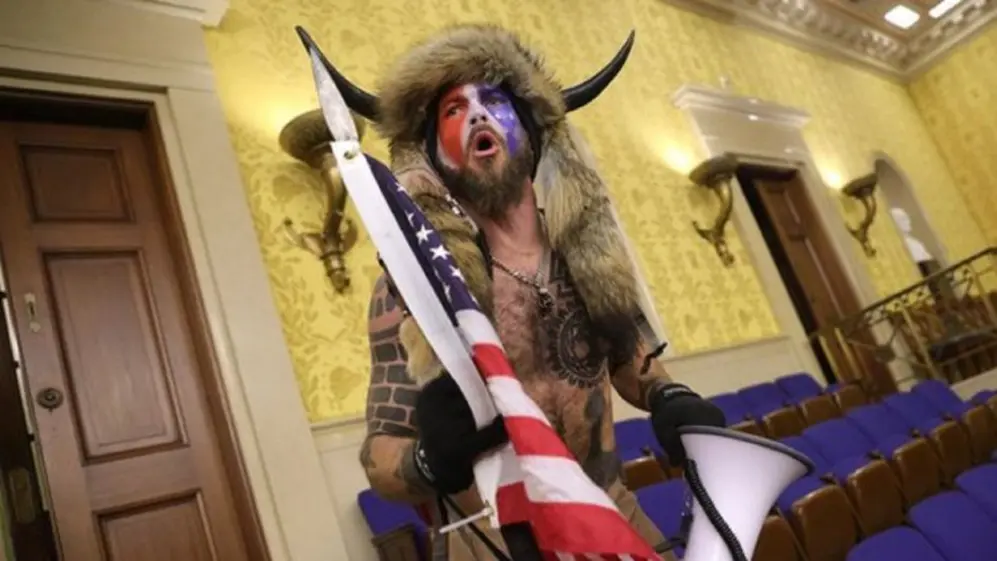 Representa a un grupo ultraconservador que defiende a Donald Trump