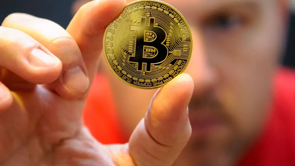 Los estafadores apelan al desconocimiento de los usuarios al momento de comprar un Bitcoin.