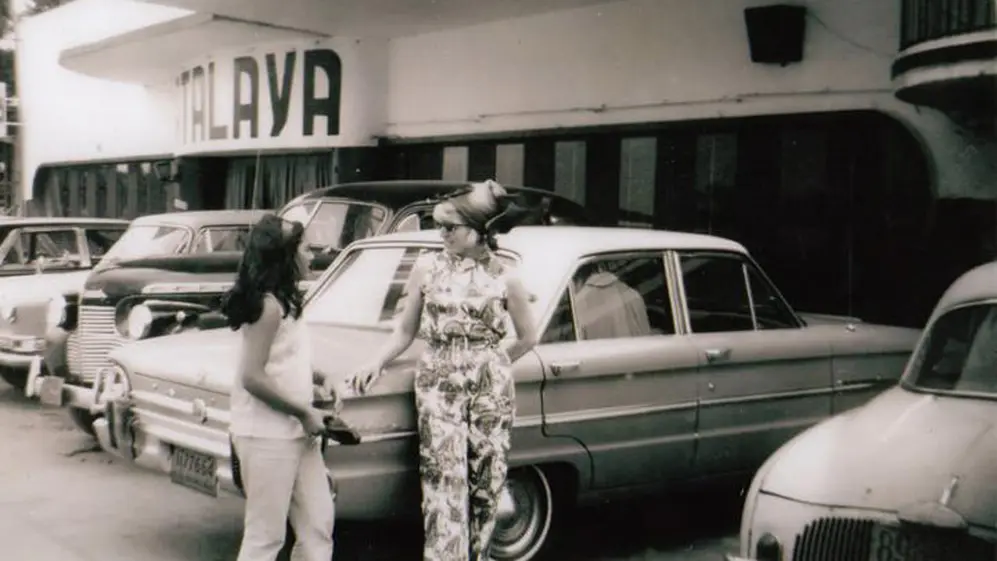 Atalaya y el Falcon, dos clásicos argentinos reunidos en una vieja fotografía.