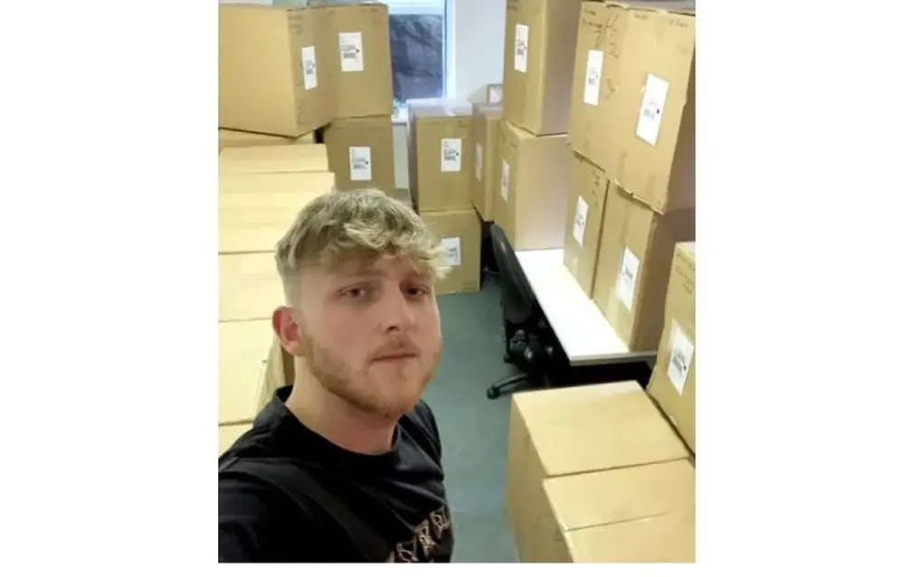 El joven usaba el garage de sus papás para guardar los productos