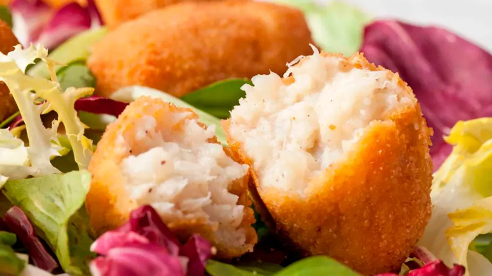Lo importante es que la harina no se quede empapada de aceite por qué después para freírlas las croquetas se pueden deshacer