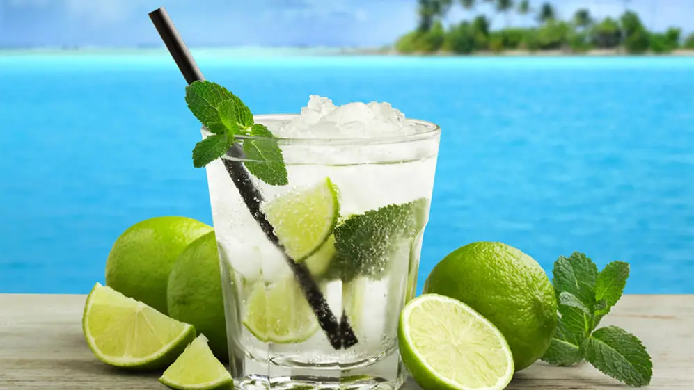 La caipirinha es una de las bebidas más populares de Brasil