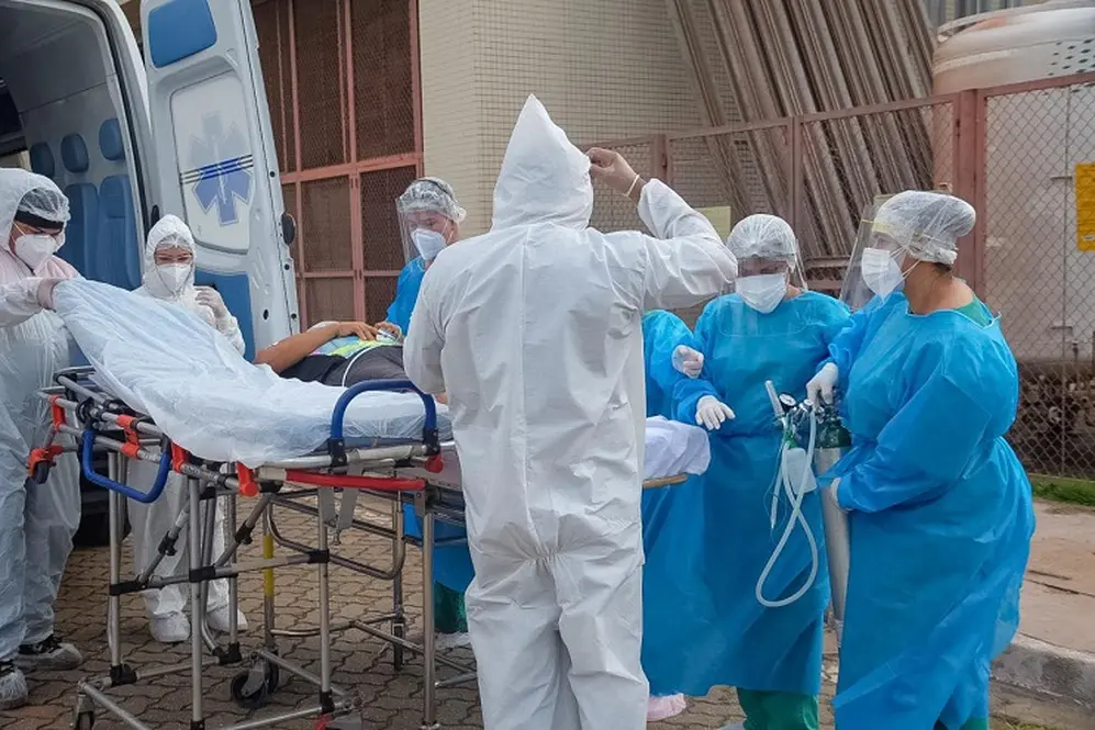 Alerta regional: Brasil superó las 4.000 muertes diarias por coronavirus.