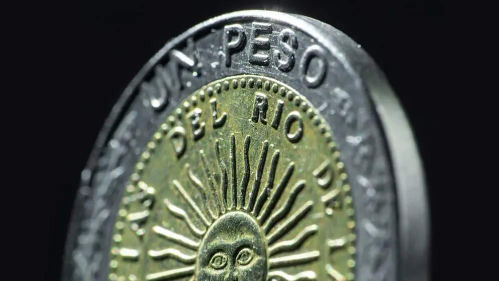 Las monedas de un peso que tienen un error de impresión pueden valer mucho dinero