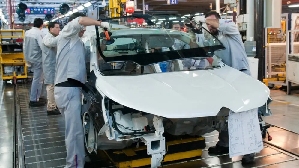 Las terminales automotrices también tienen faltantes de insumos.