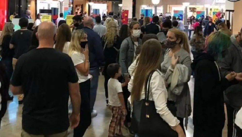 Los últimos días de Falabella en Unicenter había largas filas para comprar.