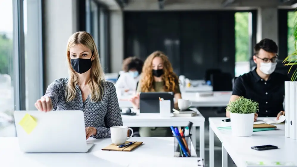 Solo uno de cada diez empleados quiere regresar a las oficinas