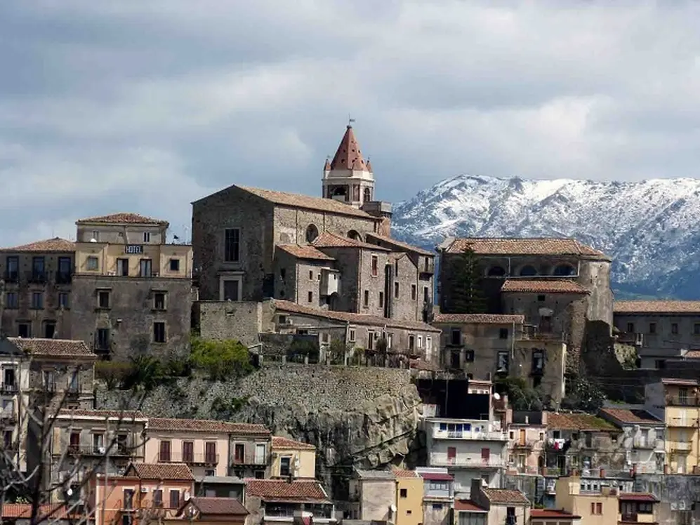 Castiglione de Sicilia pone a la venta casas por un euro