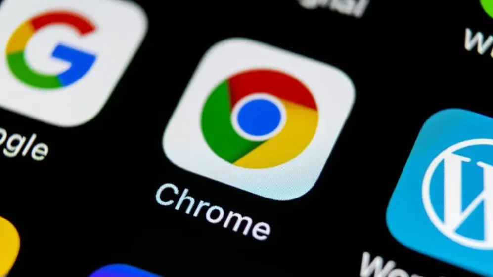 Buscar en la web es un paso útil previo a cómo saber la ubicación de una persona.