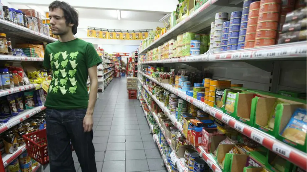 Las diferencias de precios entre las cadenas de supermercados y los autoservicios de barrio -los populares ‘chinos
