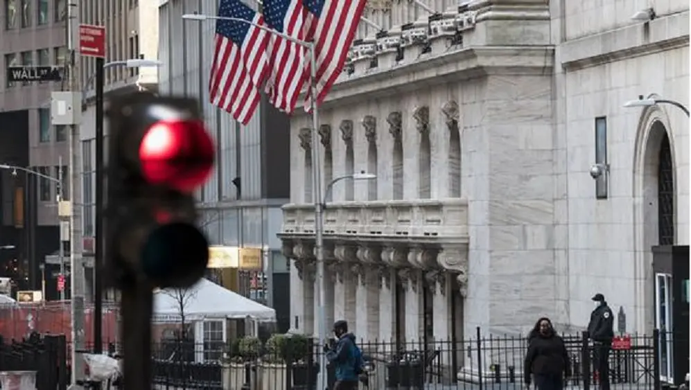 Wall Street cayó más del 2% en una jornada con mucha tensión