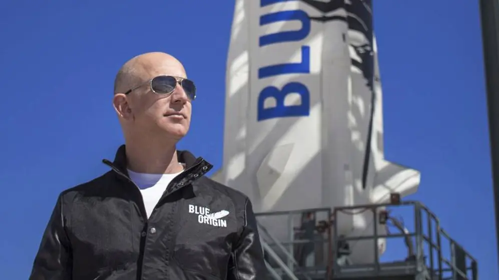 Carrera espacial privada: Blue Origin compite contra SpaceX y Virgin Galactic.