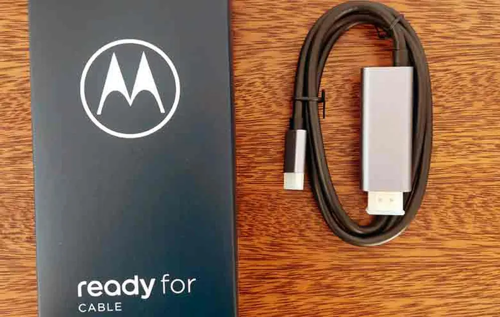El cable con HDMI viene en caja separada.
