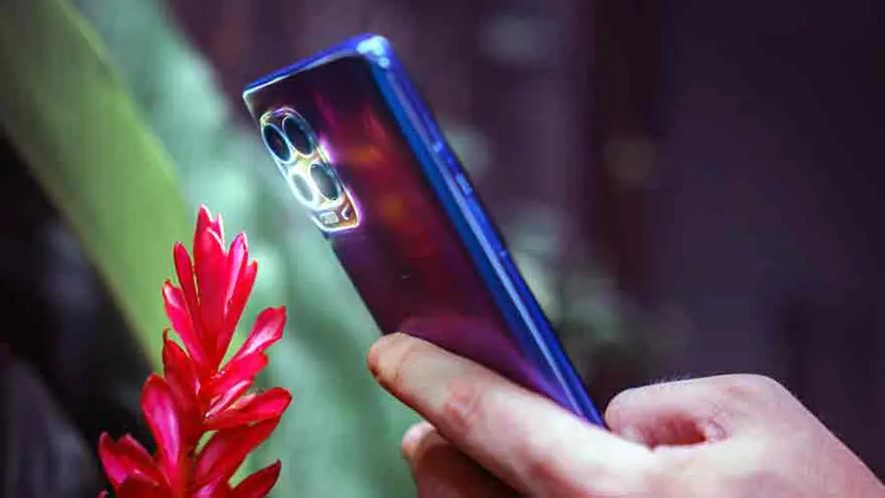 Flash en anillo del Moto G100.