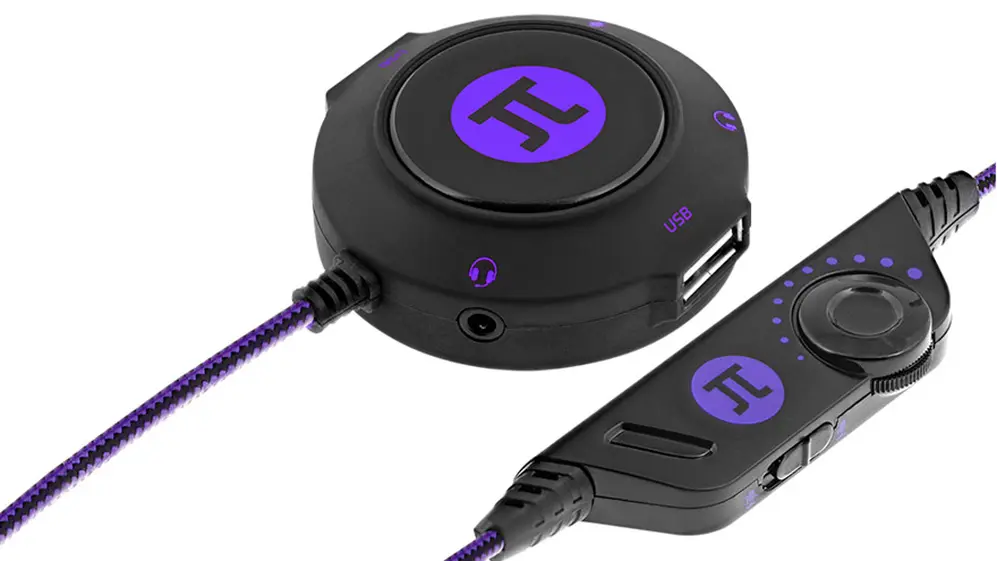 La placa de audio USB y el control de volumen integrado en el cable del headset.