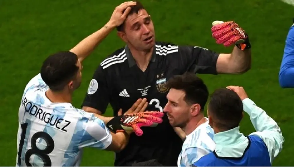 Emiliano Martínez, pieza clave de la selección, uno de los afectados por la medida