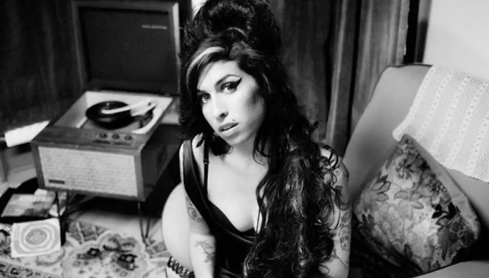 Amy Winehouse, amor y locura a 10 años de su muerte.