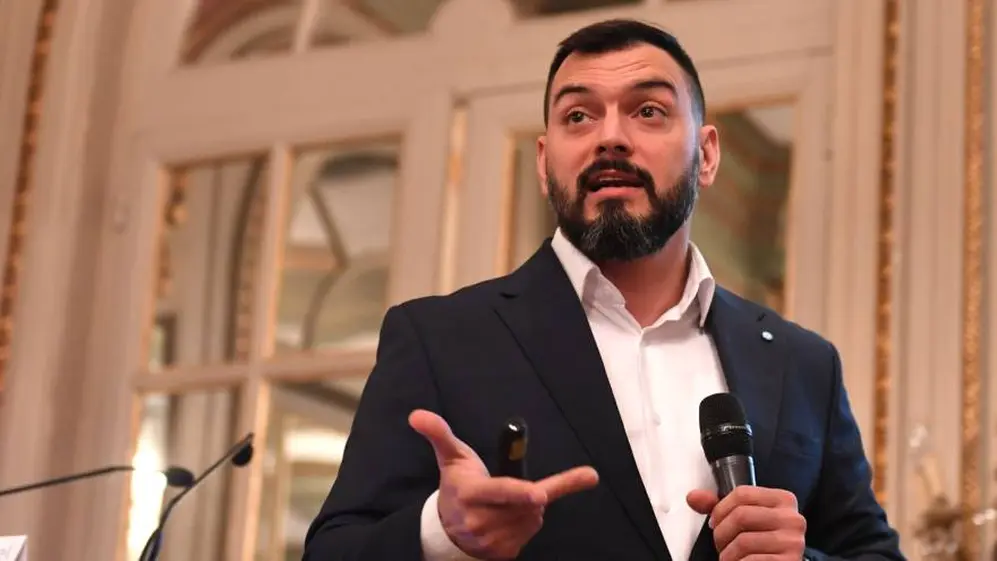 El economista Emmanuel Álvarez Agis planteó la tesis de que hay un 