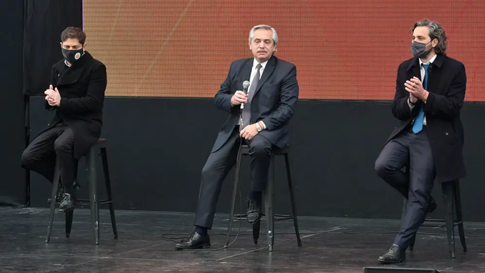 Fernández, acompañado por Kicillof y Santiago Cafiero.