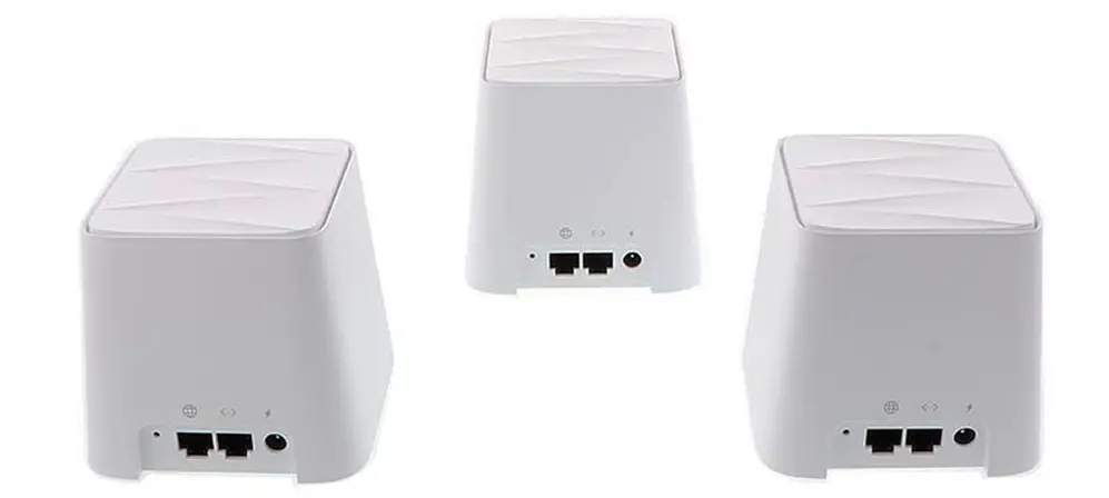 Los tres módulos que forman el Vektor 3600-AC. Cada uno viene con su propia fuente de alimentación.