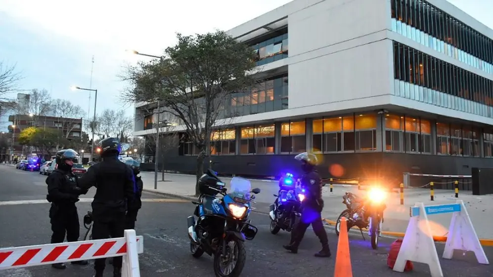 Un megaoperativo de seguridad custodia la primera audiencia del nuevo nuevo a juicio a integrantes de Los Monos