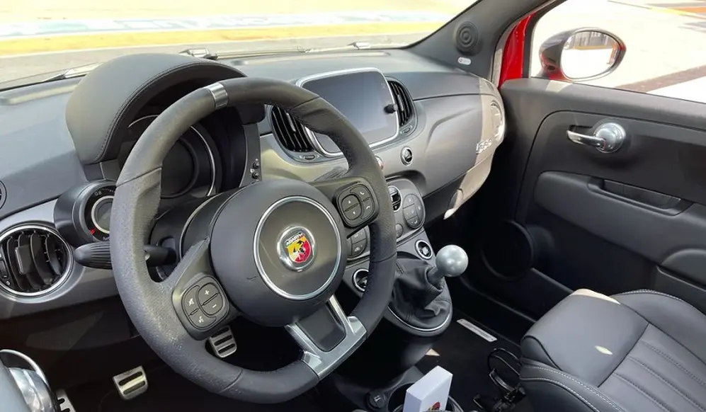 Así es por dentro el nuevo Abarth.