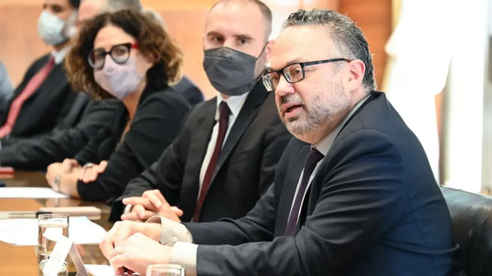 Kulfas planteó a las exportaciones de la industria como 