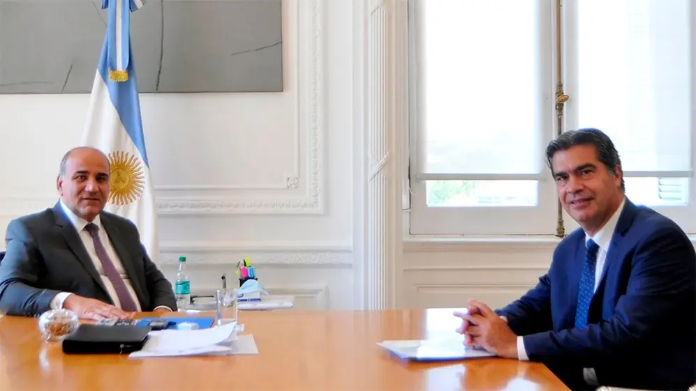 El jefe de Gabinete de Ministros de la Nación, Juan Manzur, mantuvo hoy en Casa Rosada una reunión con el gobernador de la provincia de Chaco, Jorge Capitanich, para analizar, entre otros temas, las obras de infraestructura que se están desarrollando en la provincia