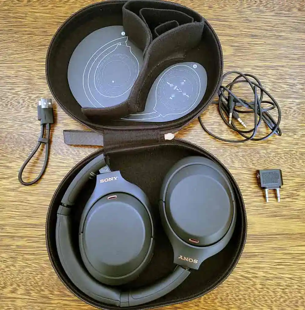 Los auriculares admiten diferentes formas de conexión por cable.