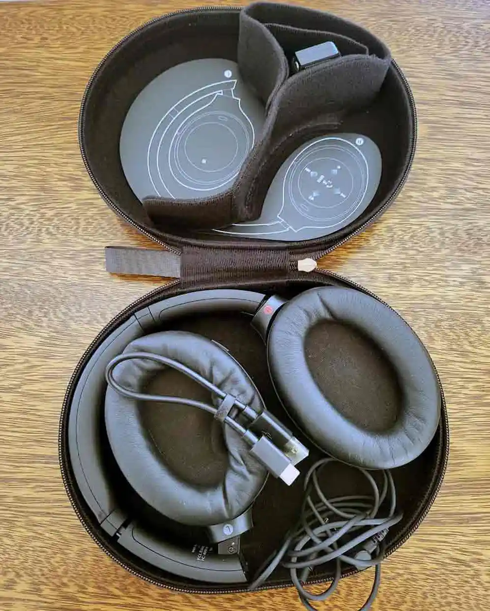 El estuche compacto alberga todos los accesorios.