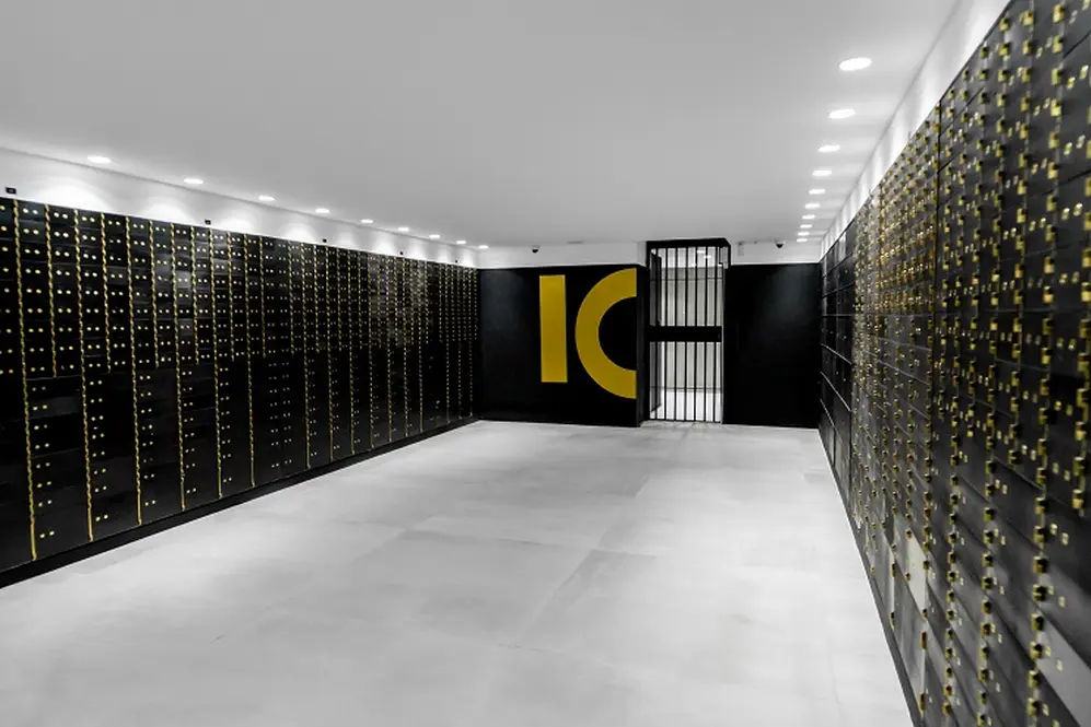 cuenta en su Casa Central con bóvedas privadas para individuos, empresas, y otras exclusivas para ´cripto wallet´ y colecciones de arte