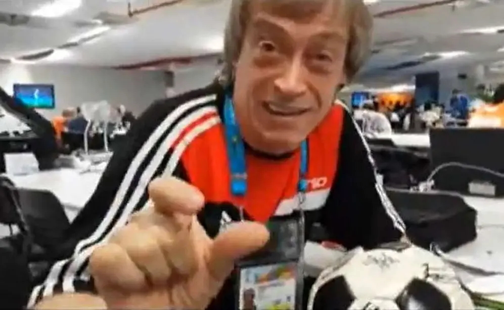 Ferro tenía 68 años. Desde el Mundial de Italia 90 fue recolectando en una pelota las firmas de las máximas estrellas del fútbol