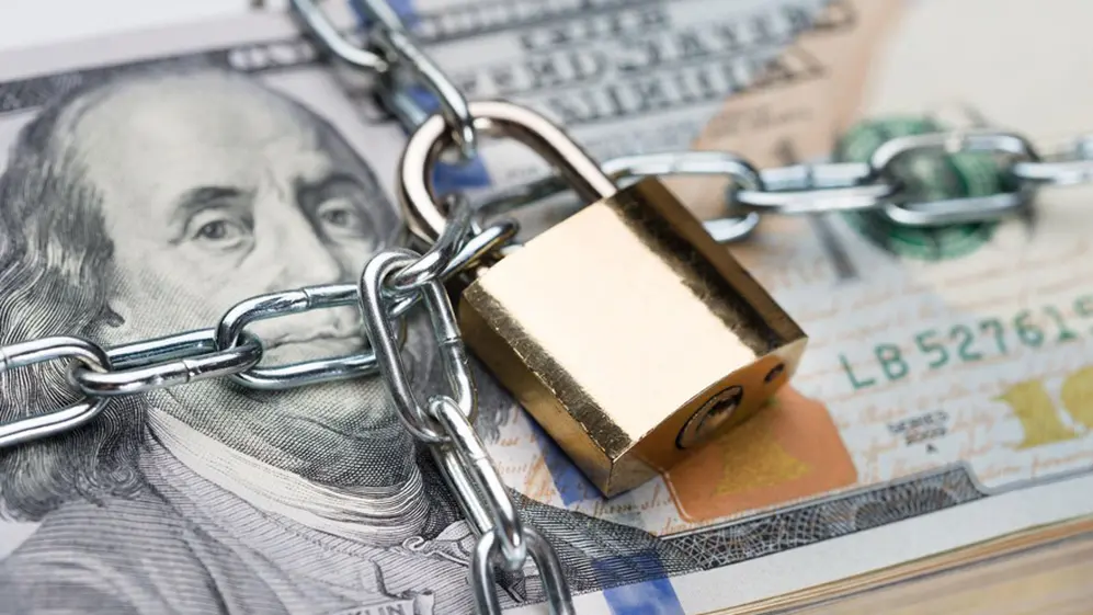 Crecen las quejas por las restricciones para acceder al dólar