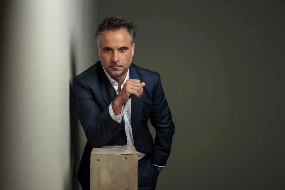 Nacido en Santa Cruz, se fue a los 20 años a Buenos Aires para ser actor