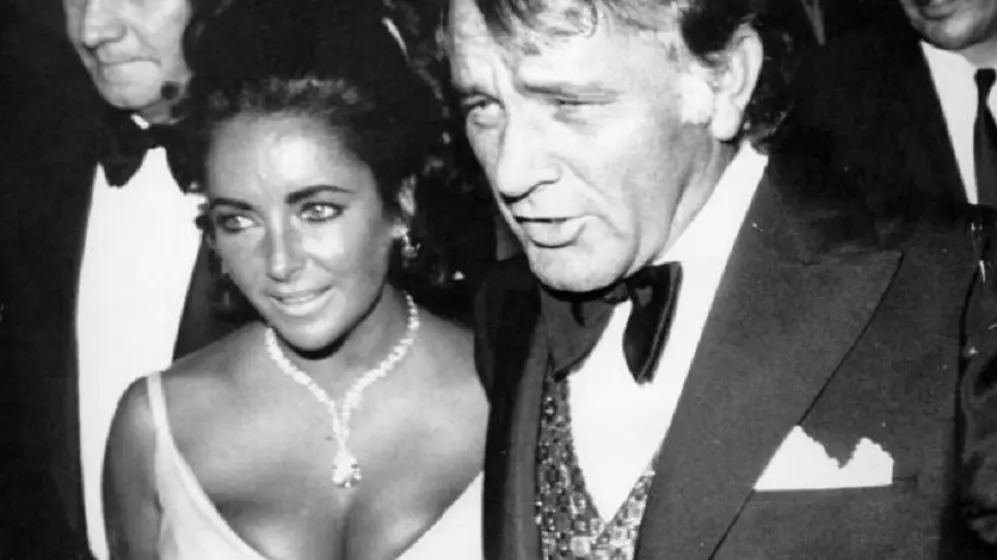 Elizabeth Taylor y Richard Burton en los Oscar de 1970.